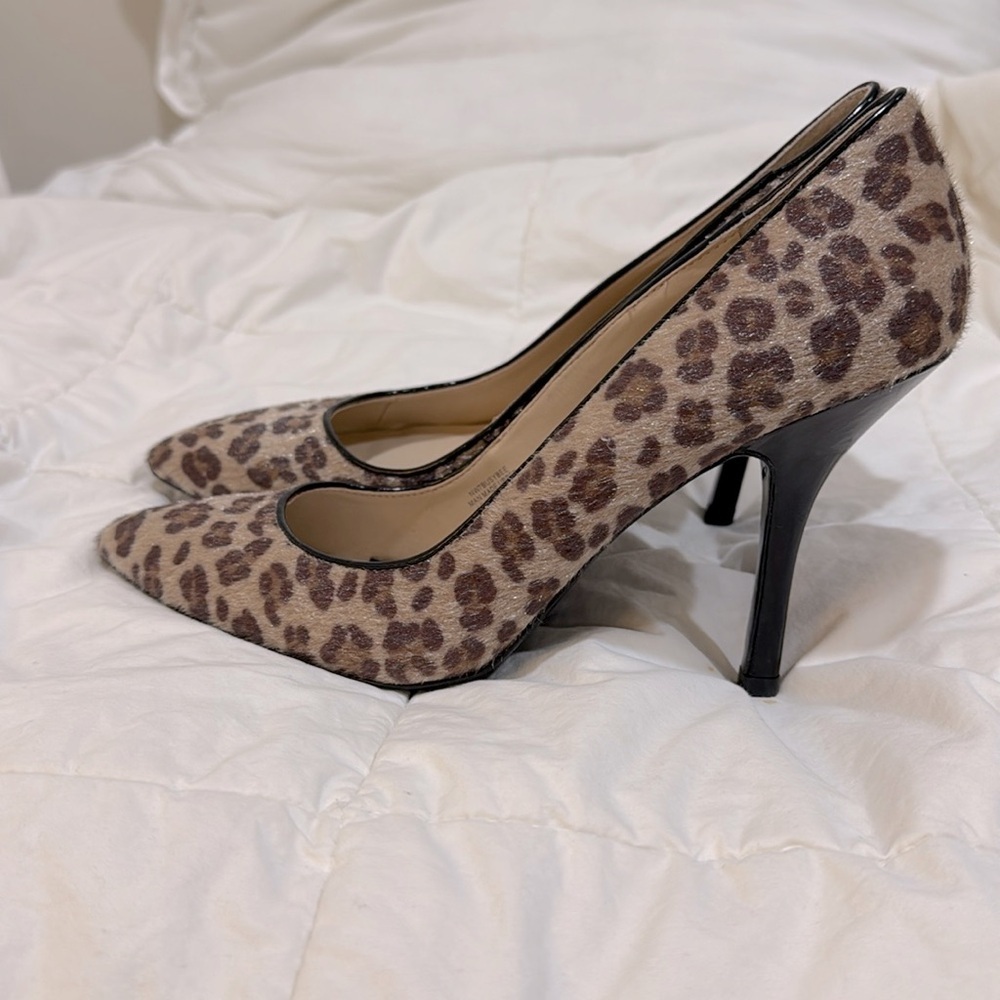Leopard Print Nine West Heels sz 9 peeling from sticker being taken off